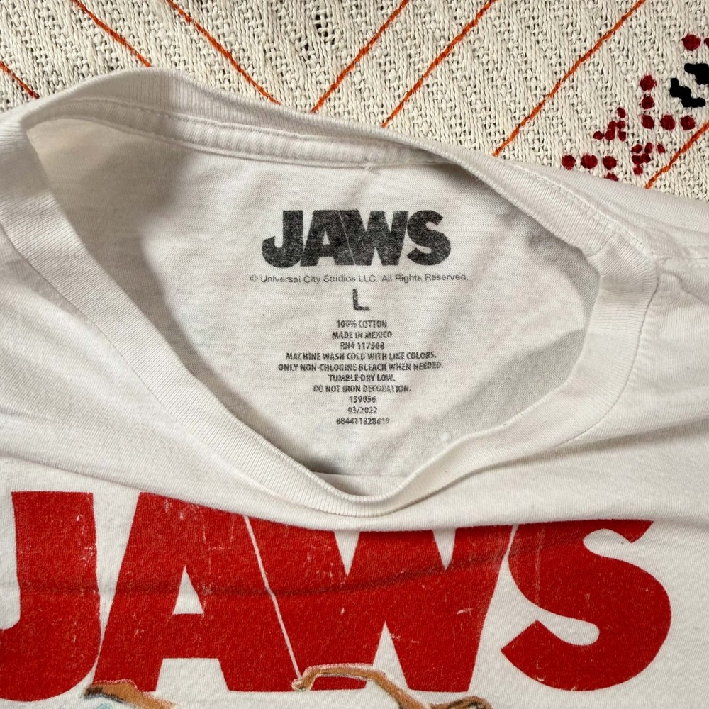 Jaws Movie Poster Graphic T-Shirt Mens Large White Universal Studios Tee - Picture 3 of 4